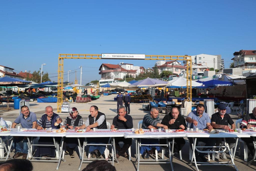 Baskan Hürriyet, Tüysüzler Pazar Alani'ni Pazarci esnafiyla açti (8)
