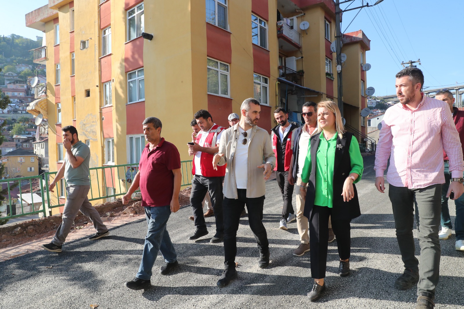 Baskan Hürriyet, Yenidogan Mahallesinin 23 yildir el sürülmeyen sorununu çözdü (10)
