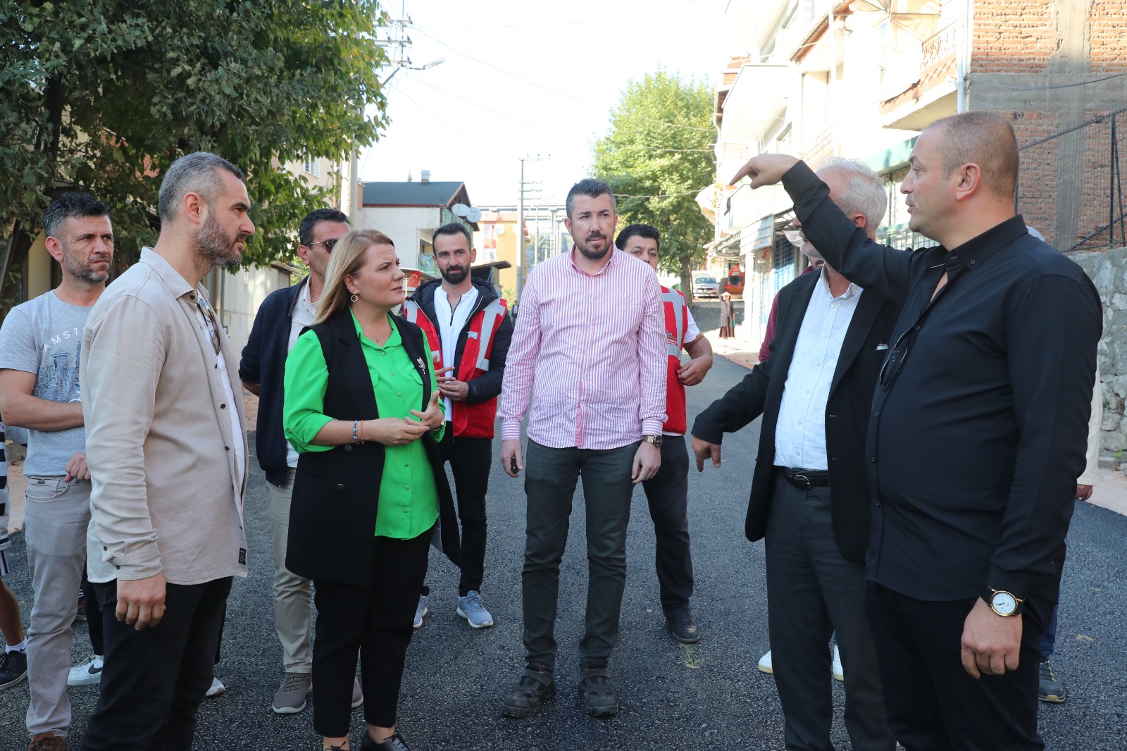 Baskan Hürriyet, Yenidogan Mahallesinin 23 yildir el sürülmeyen sorununu çözdü (11)