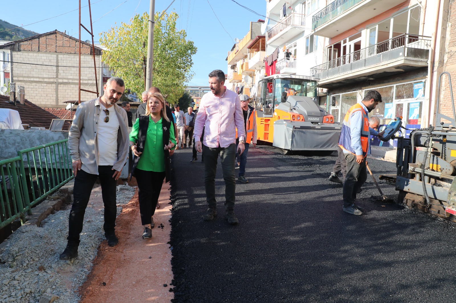 Baskan Hürriyet, Yenidogan Mahallesinin 23 yildir el sürülmeyen sorununu çözdü (6)