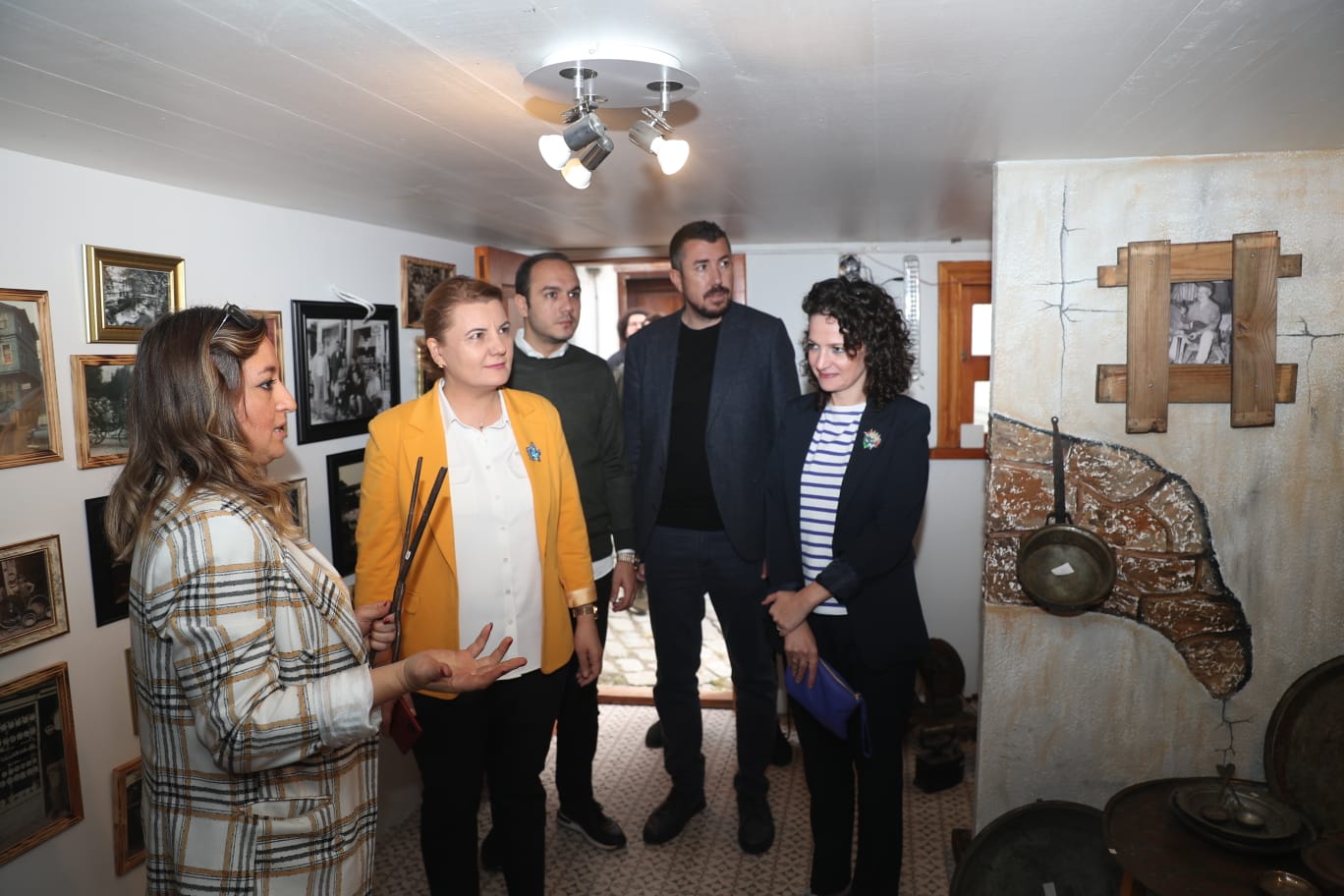 Başkan Hürriyet, açılışa hazırlanan İzmit’in İzleri Anı Evi’ni inceledi (1)
