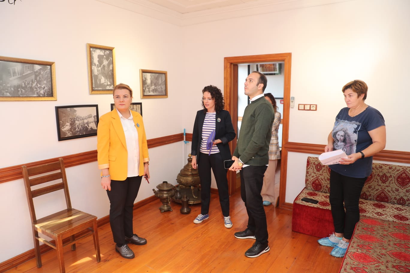 Başkan Hürriyet, açılışa hazırlanan İzmit’in İzleri Anı Evi’ni inceledi (2)