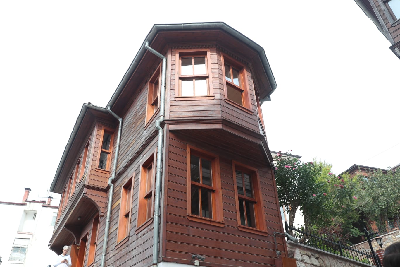 Başkan Hürriyet, açılışa hazırlanan İzmit’in İzleri Anı Evi’ni inceledi (4)