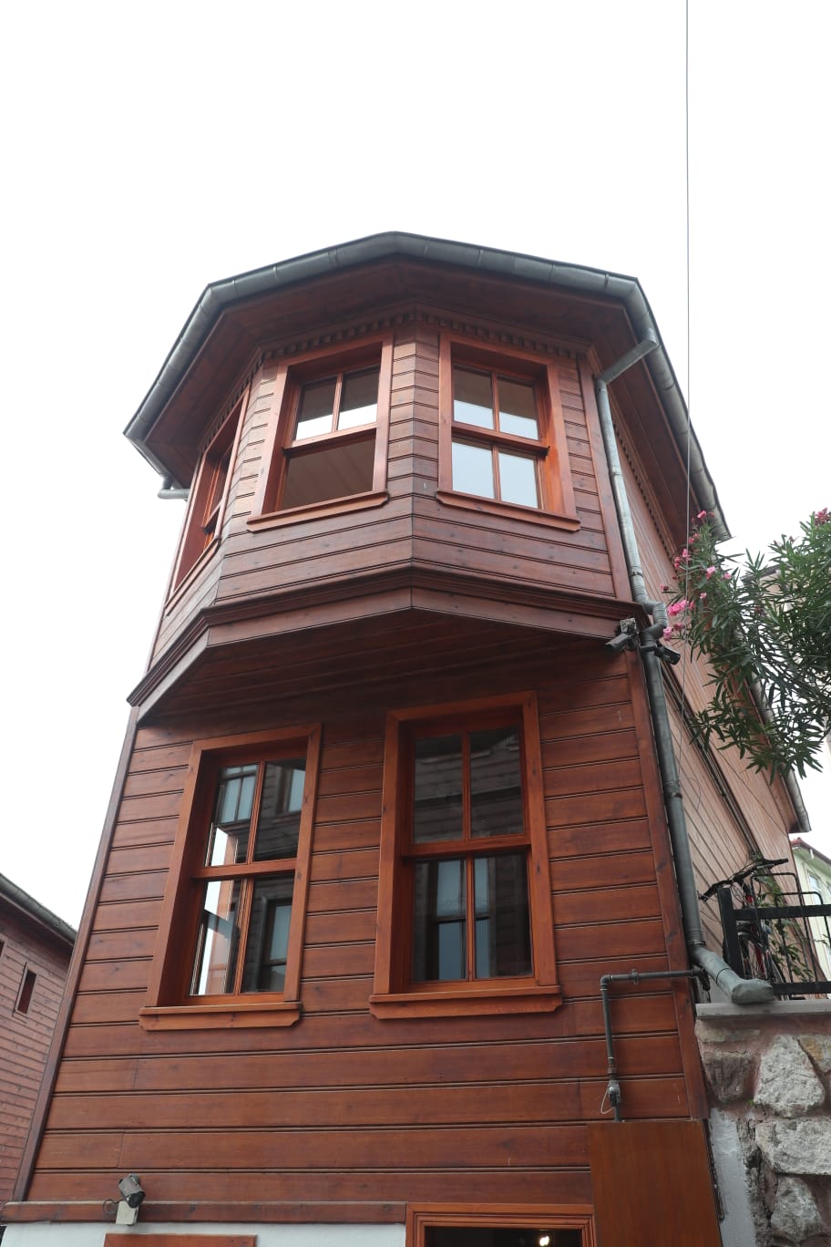 Başkan Hürriyet, açılışa hazırlanan İzmit’in İzleri Anı Evi’ni inceledi (5)