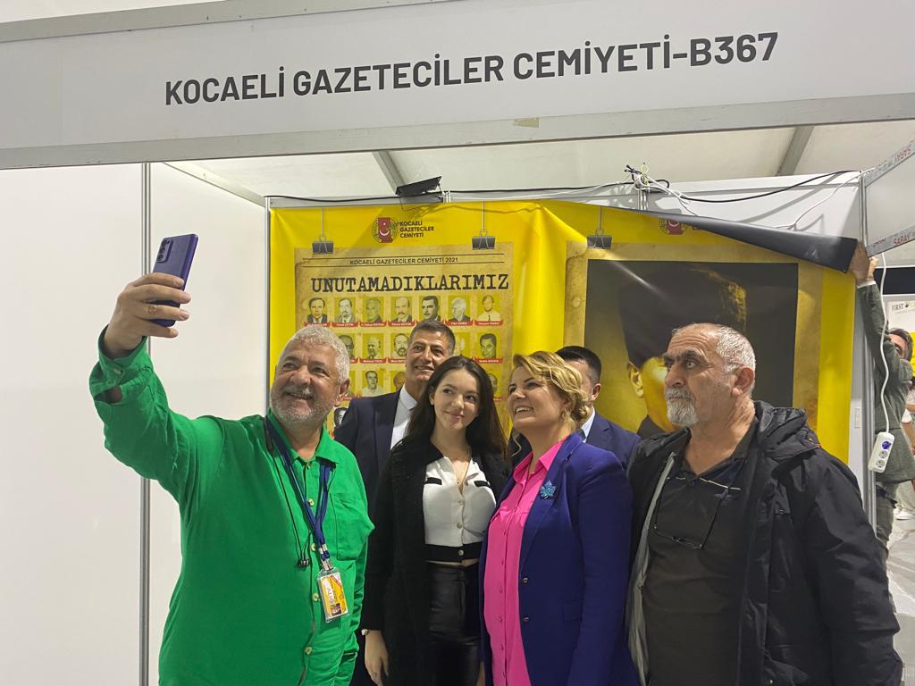 Başkan Hürriyet kitap fuarı ziyaret (3)