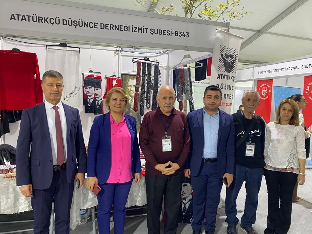 Başkan Hürriyet kitap fuarı ziyaret (6)