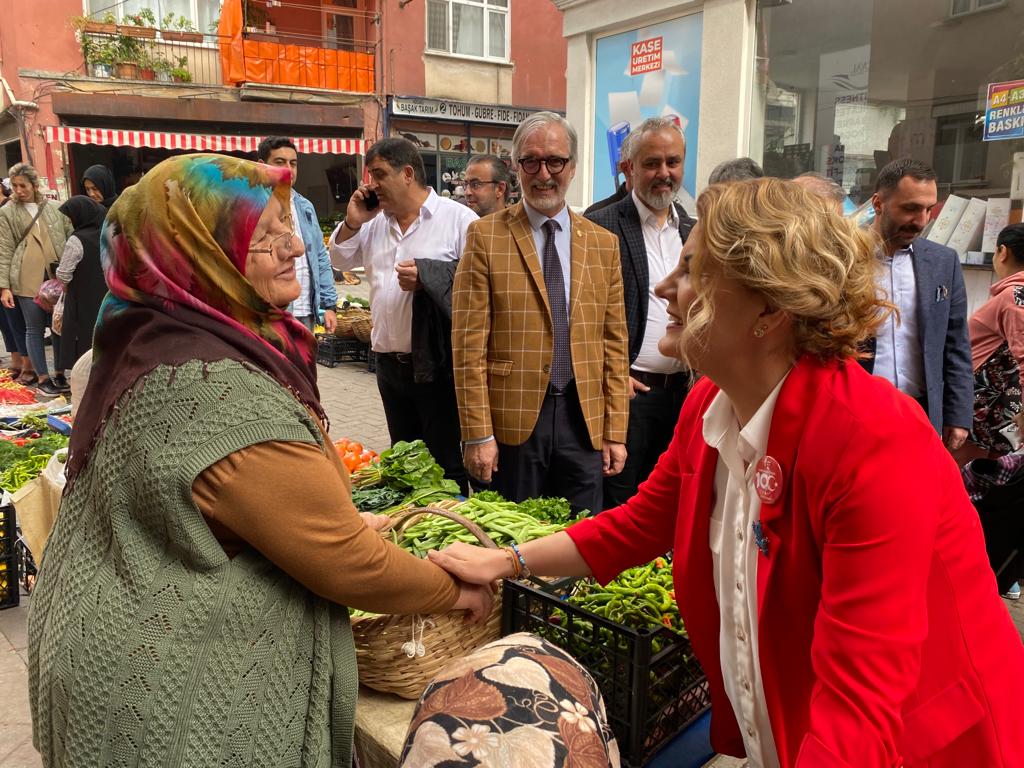 Başkan Hürriyet, köylü pazarı esnafının Cumhuriyet Bayramını kutladı (3)