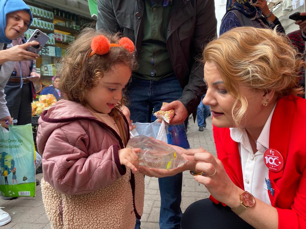 Başkan Hürriyet, köylü pazarı esnafının Cumhuriyet Bayramını kutladı (5)