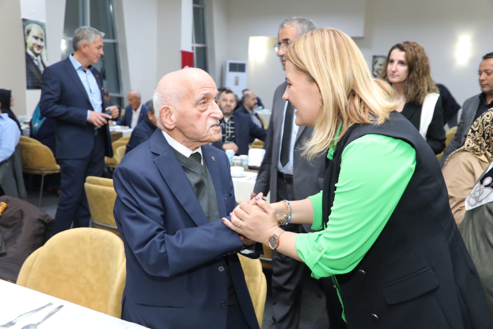 Baskan Hürriyet, muhtarlarin gününü kutladi (1)