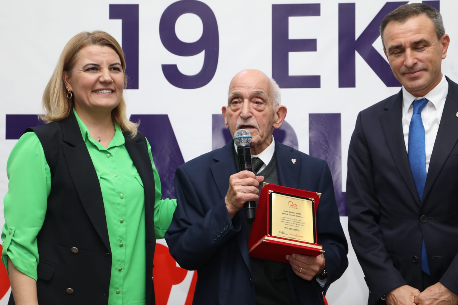 Baskan Hürriyet, muhtarlarin gününü kutladi (2)