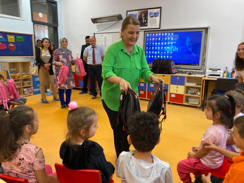 Baskan Hürriyet ögrencilere egitim destegine devam ediyor (5)