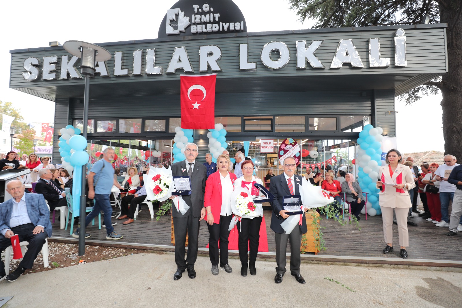 Başkan Hürriyet'ten dernek başkanlarına takdim