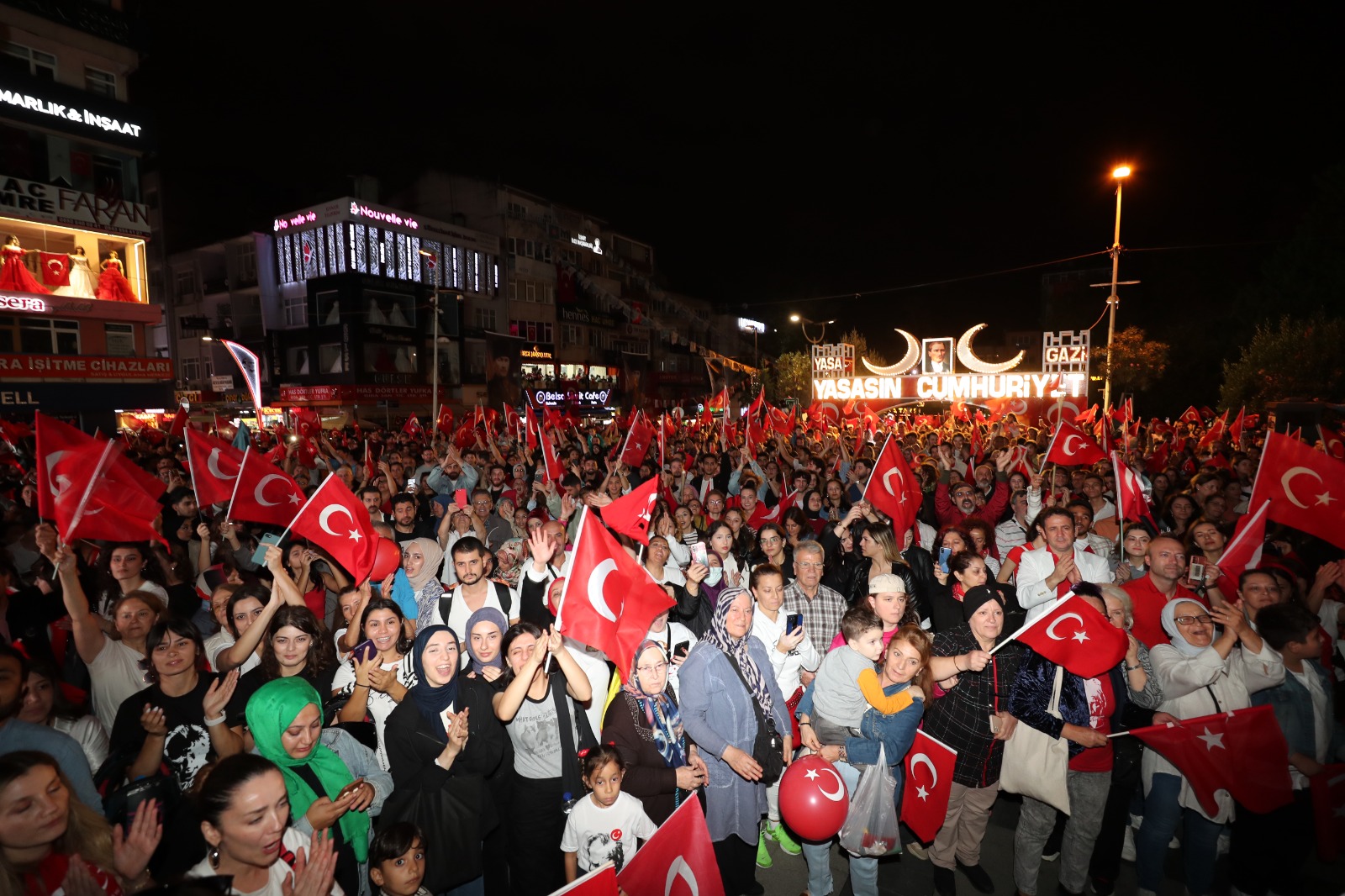 Belediye meydanında Cumhuriyet Coşkusu (4)