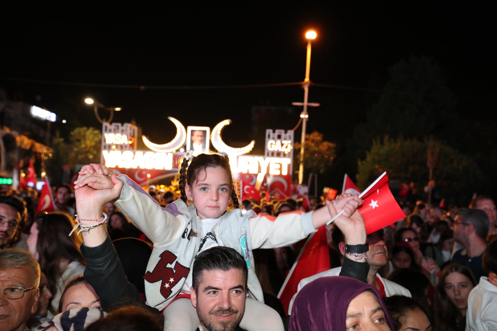 Belediye meydanında Cumhuriyet Coşkusu (6)