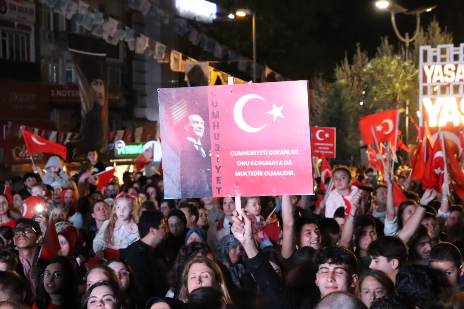 Belediye meydanında Cumhuriyet Coşkusu (8)