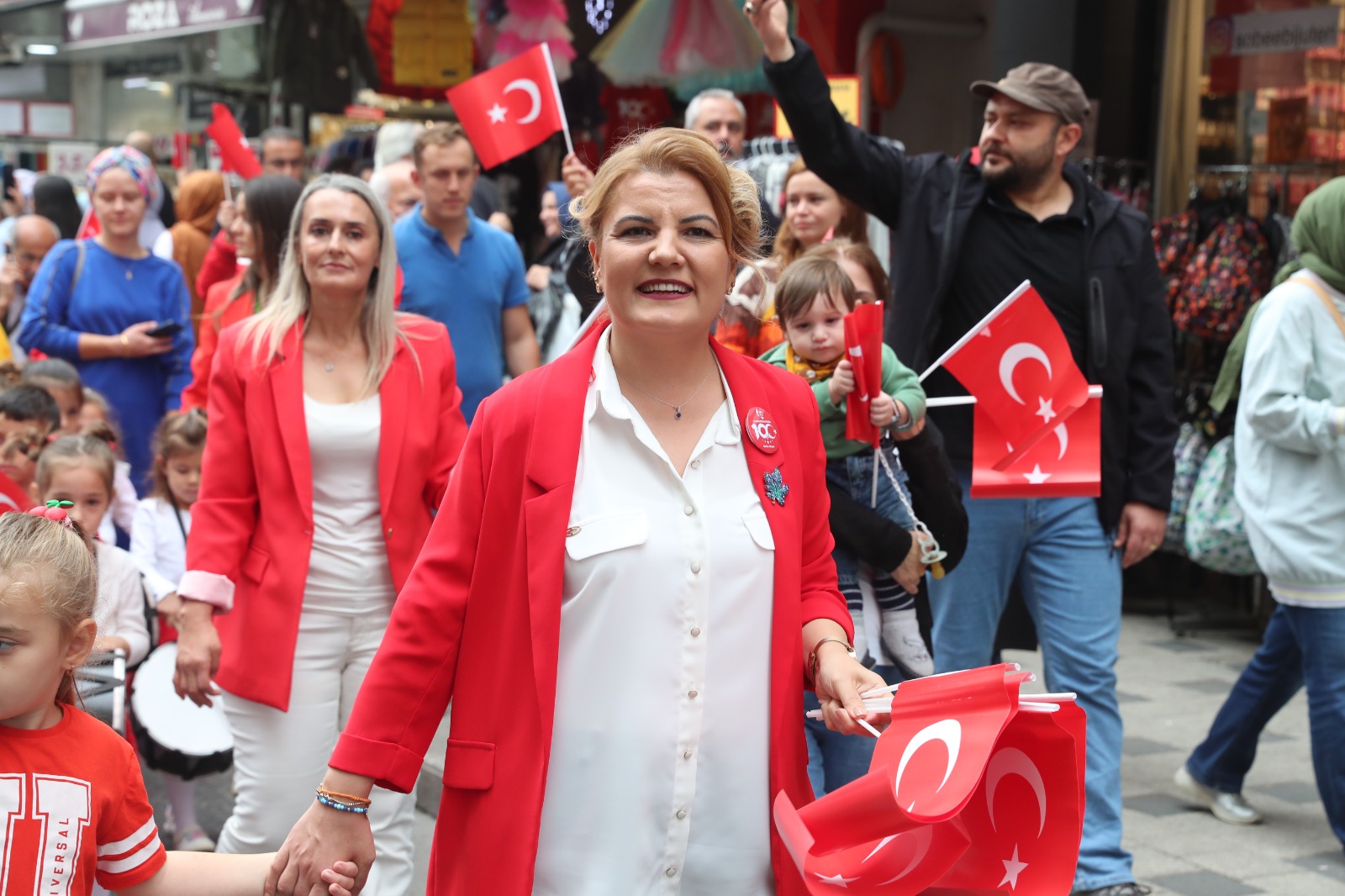 Çınar Çocuk Evi’nin minikleri İzmit sokaklarında 100’üncü yıl coşkusu yaşattı (5)