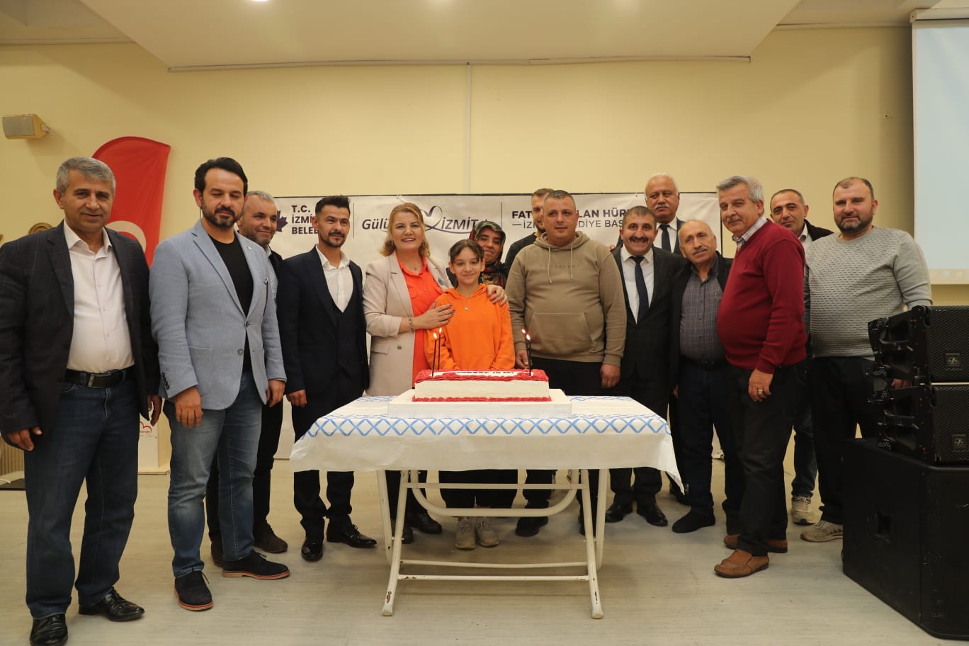 Hürriyet Tüm esnafımız gibi sizleri de çok seviyor, sorunlarınızı tek tek çözüyoruz (17)