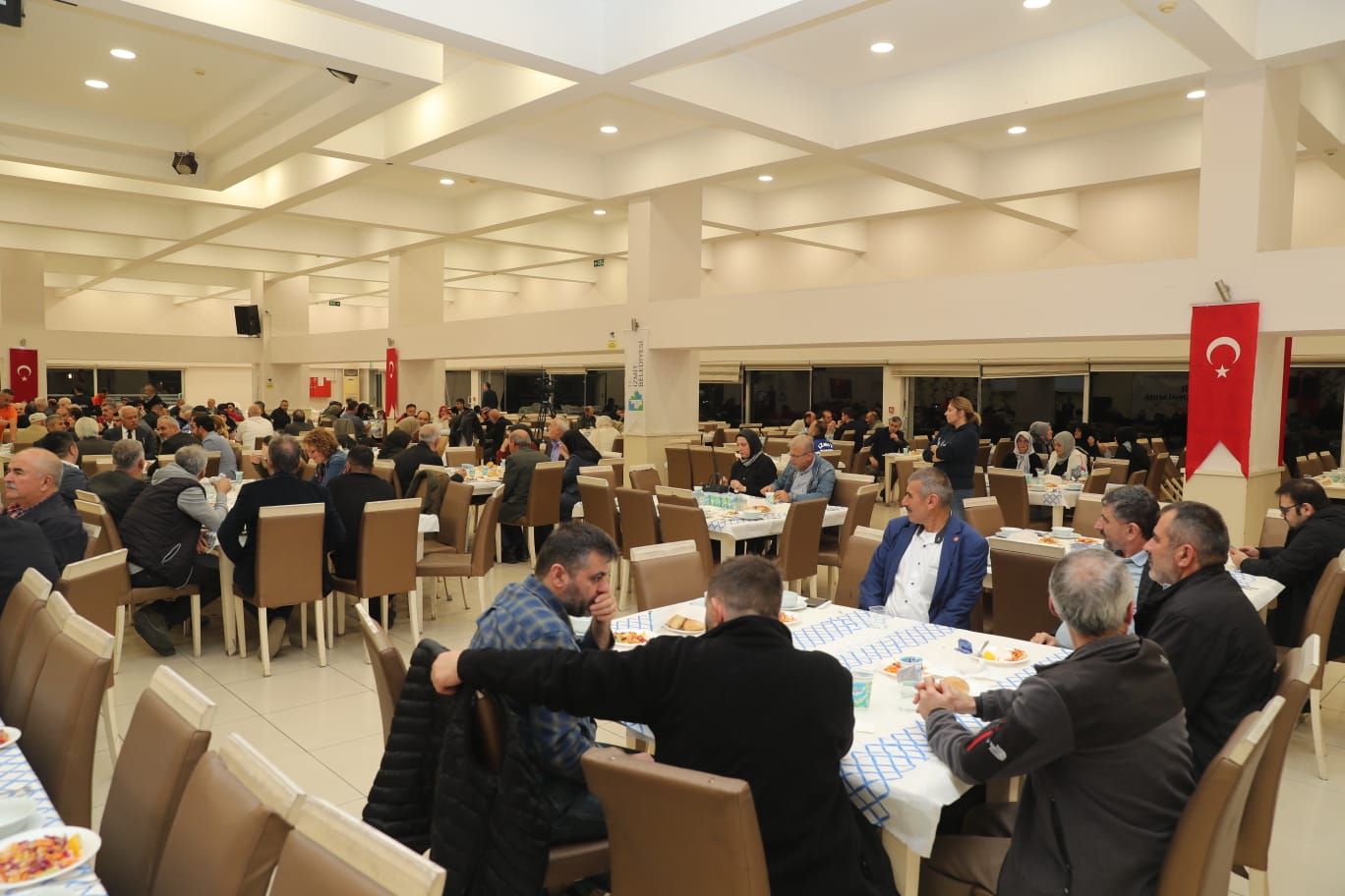 Hürriyet Tüm esnafımız gibi sizleri de çok seviyor, sorunlarınızı tek tek çözüyoruz (18)