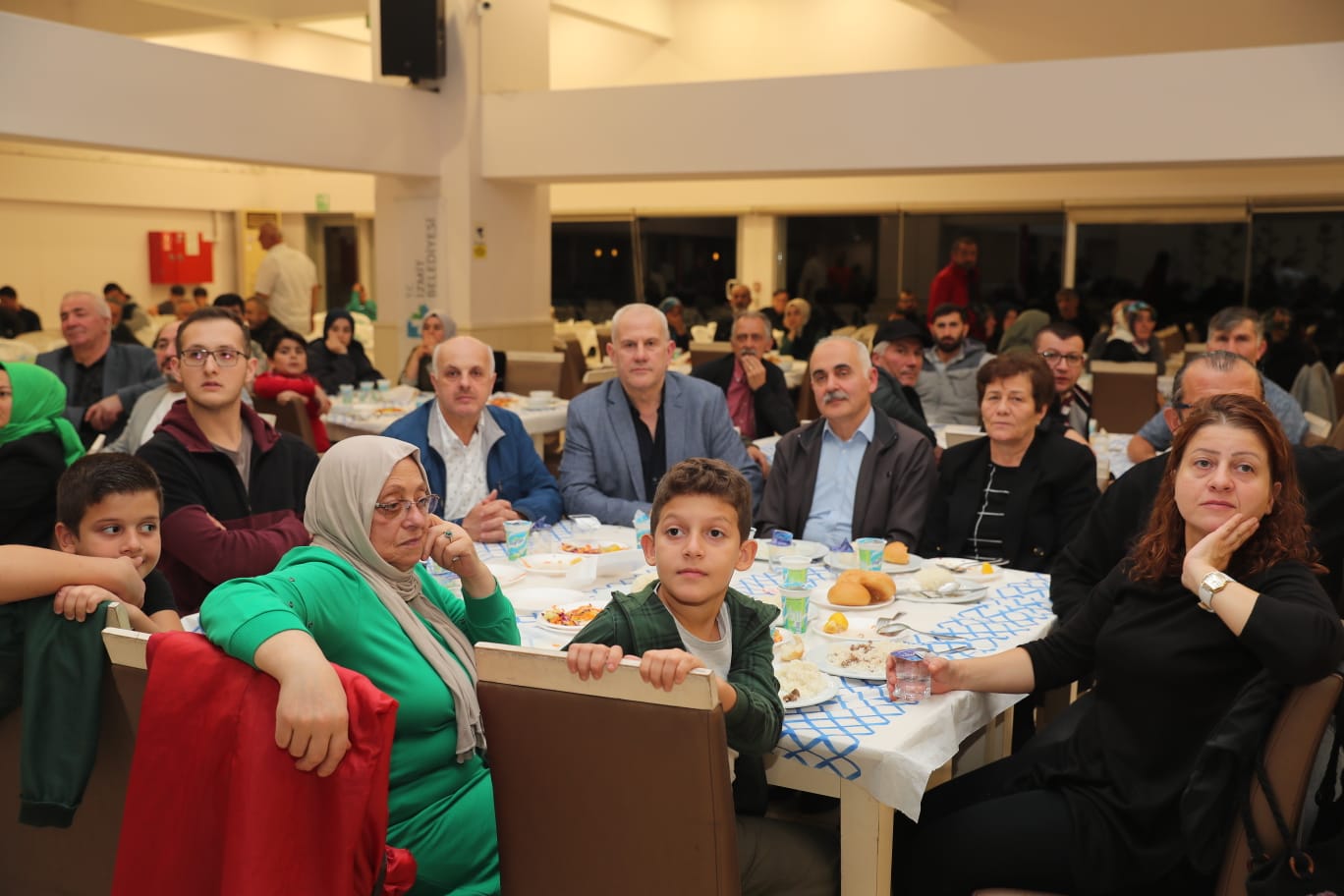 Hürriyet Tüm esnafımız gibi sizleri de çok seviyor, sorunlarınızı tek tek çözüyoruz (22)
