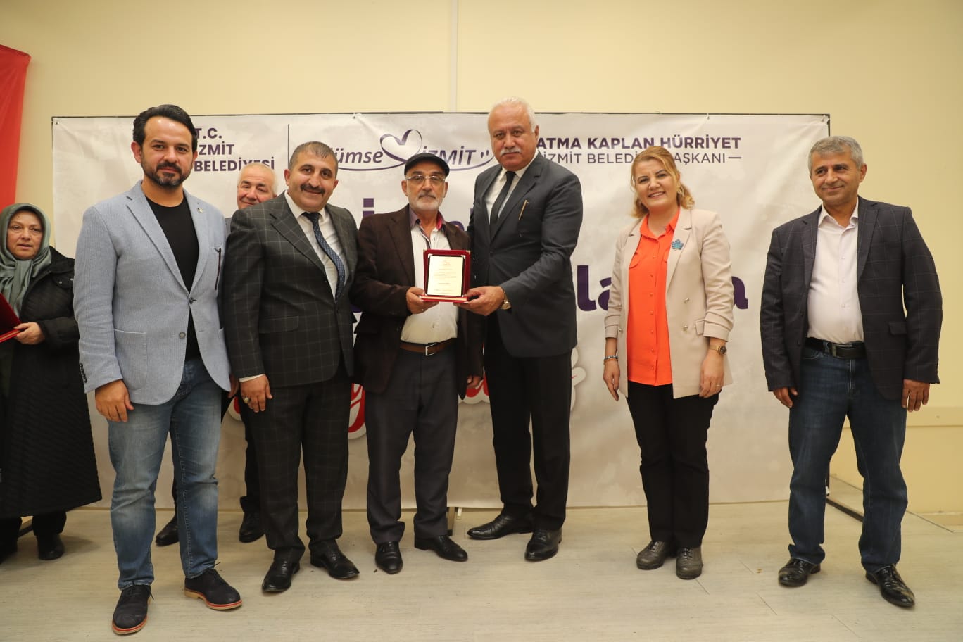 Hürriyet Tüm esnafımız gibi sizleri de çok seviyor, sorunlarınızı tek tek çözüyoruz (23)