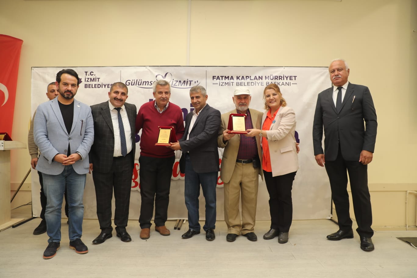 Hürriyet Tüm esnafımız gibi sizleri de çok seviyor, sorunlarınızı tek tek çözüyoruz (3)