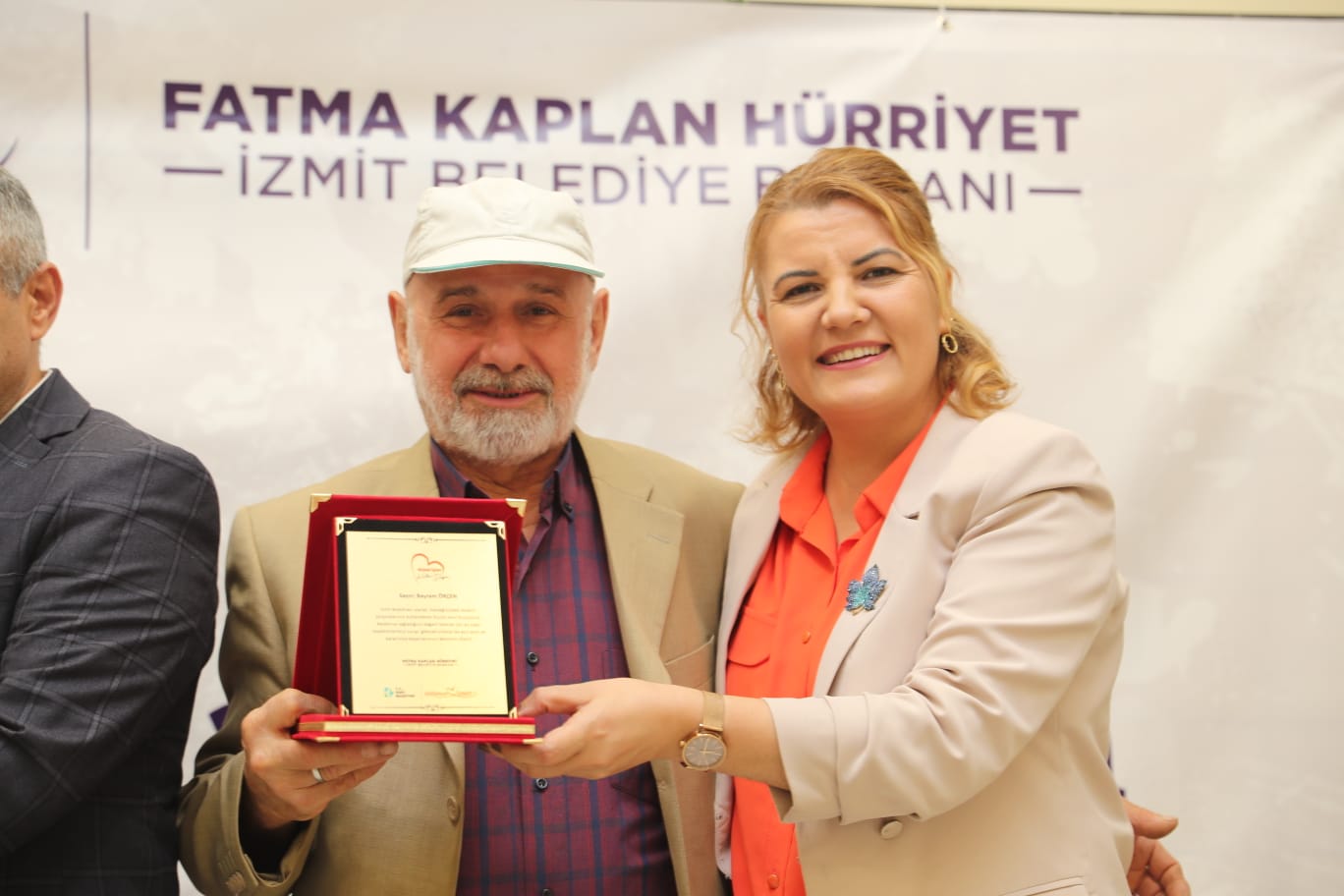 Hürriyet Tüm esnafımız gibi sizleri de çok seviyor, sorunlarınızı tek tek çözüyoruz (6)
