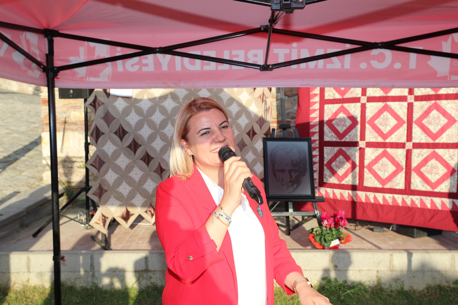 Izmit Belediye Baskani Fatma Kaplan Hürriyet
