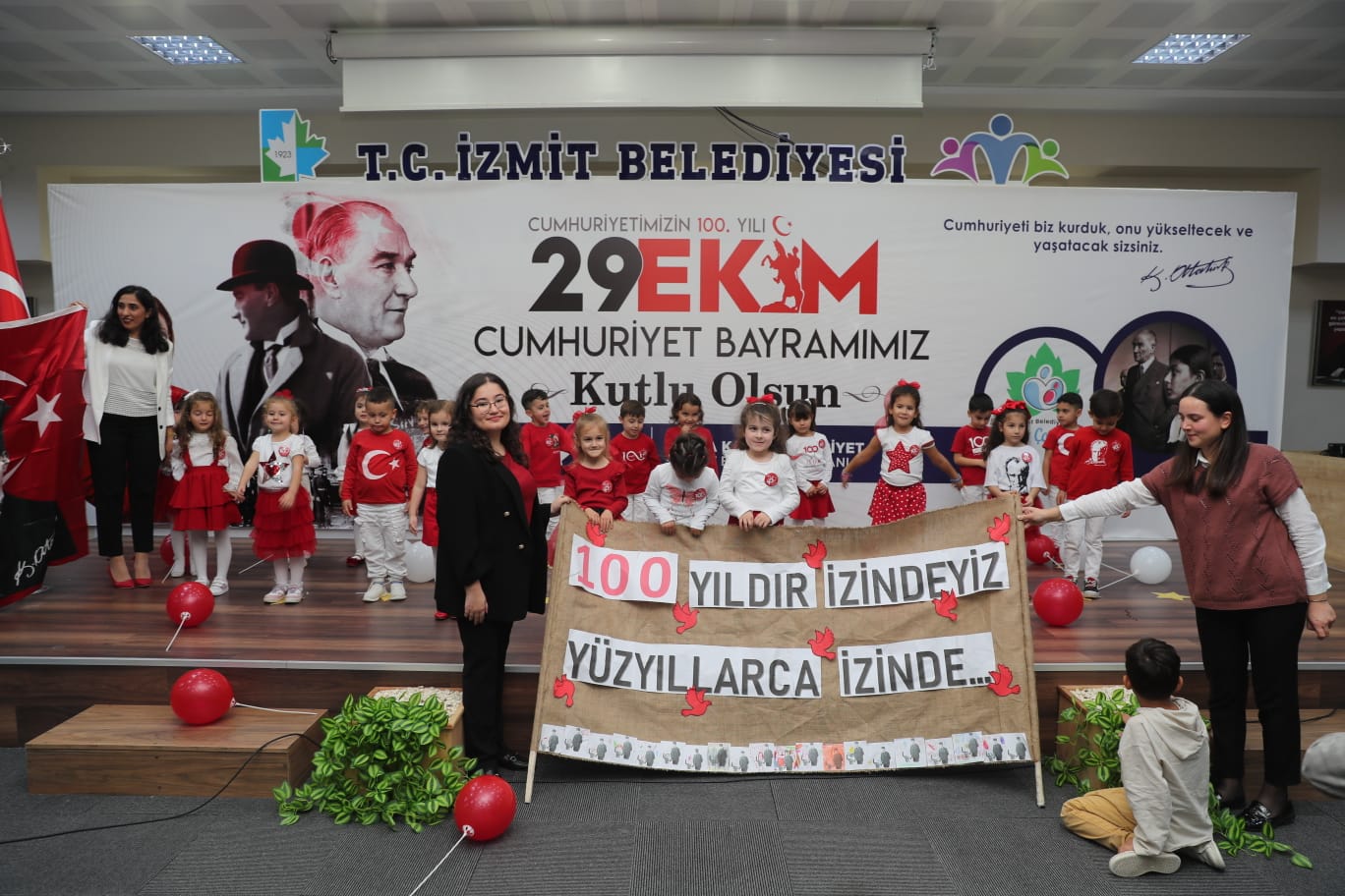 İzmit Belediyesi Çınar Çocuk Evi Cumhuriyetin 100. Yılını coşkuyla kutladı (13)