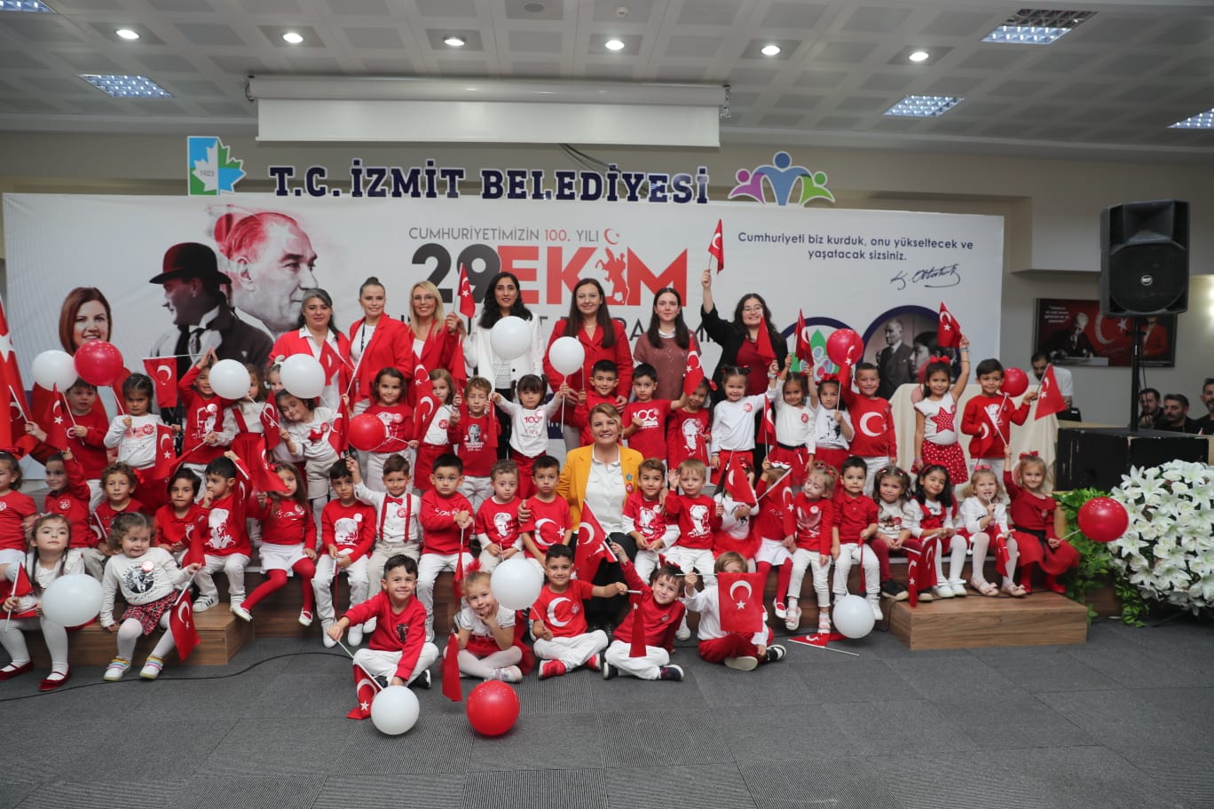 İzmit Belediyesi Çınar Çocuk Evi Cumhuriyetin 100. Yılını coşkuyla kutladı (14)