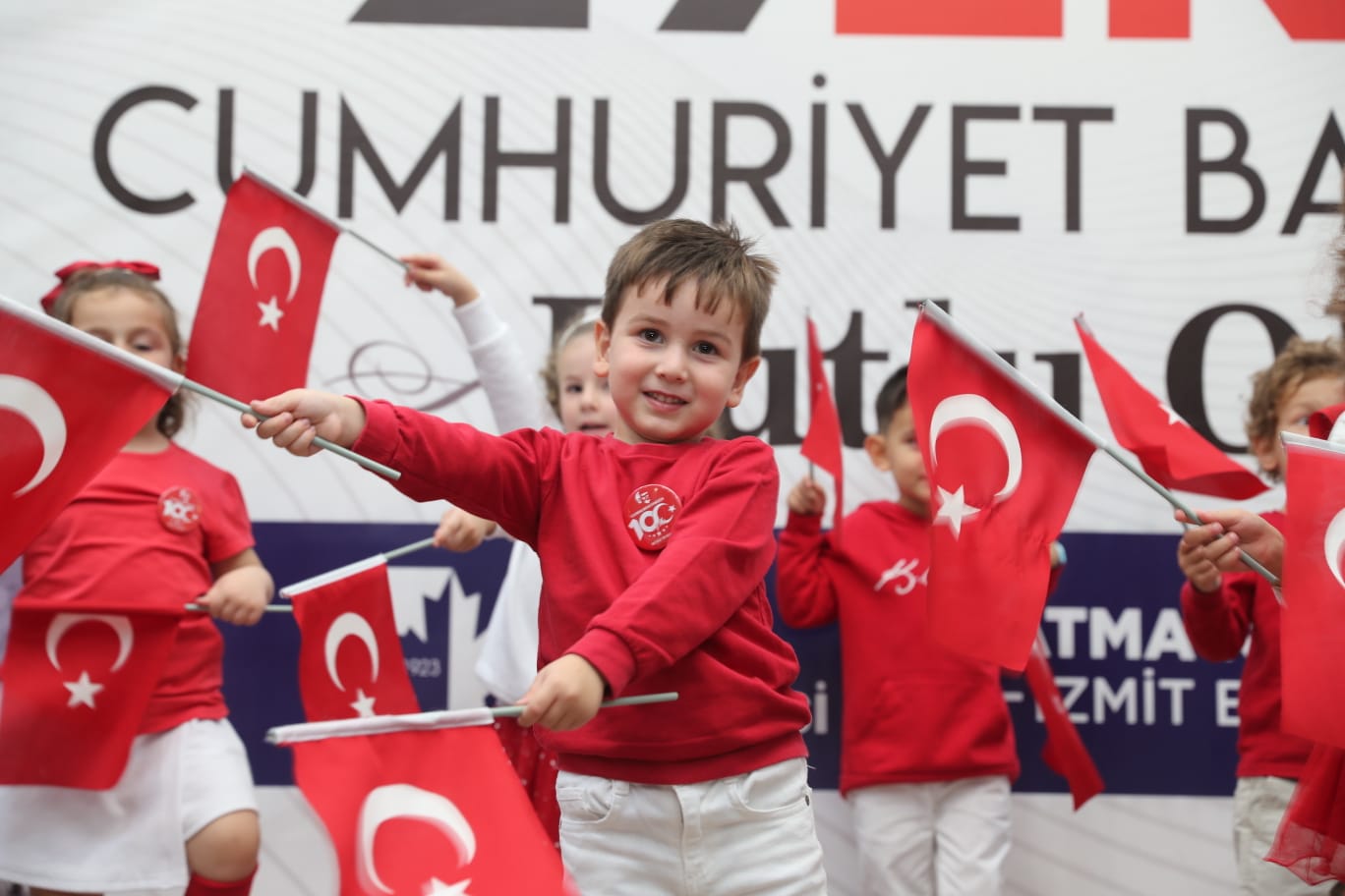 İzmit Belediyesi Çınar Çocuk Evi Cumhuriyetin 100. Yılını coşkuyla kutladı (3)