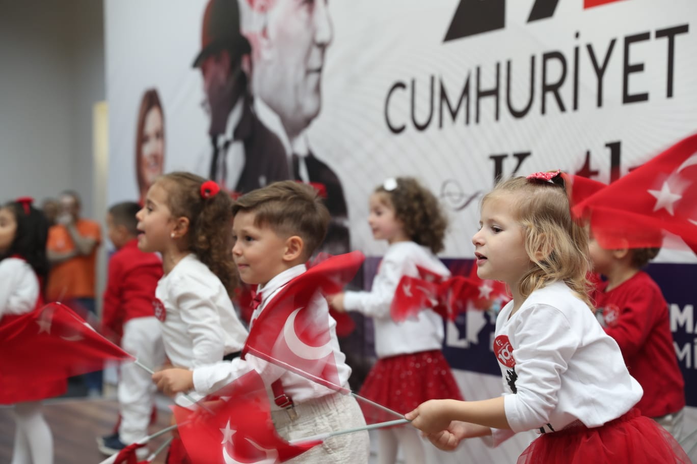 İzmit Belediyesi Çınar Çocuk Evi Cumhuriyetin 100. Yılını coşkuyla kutladı (6)