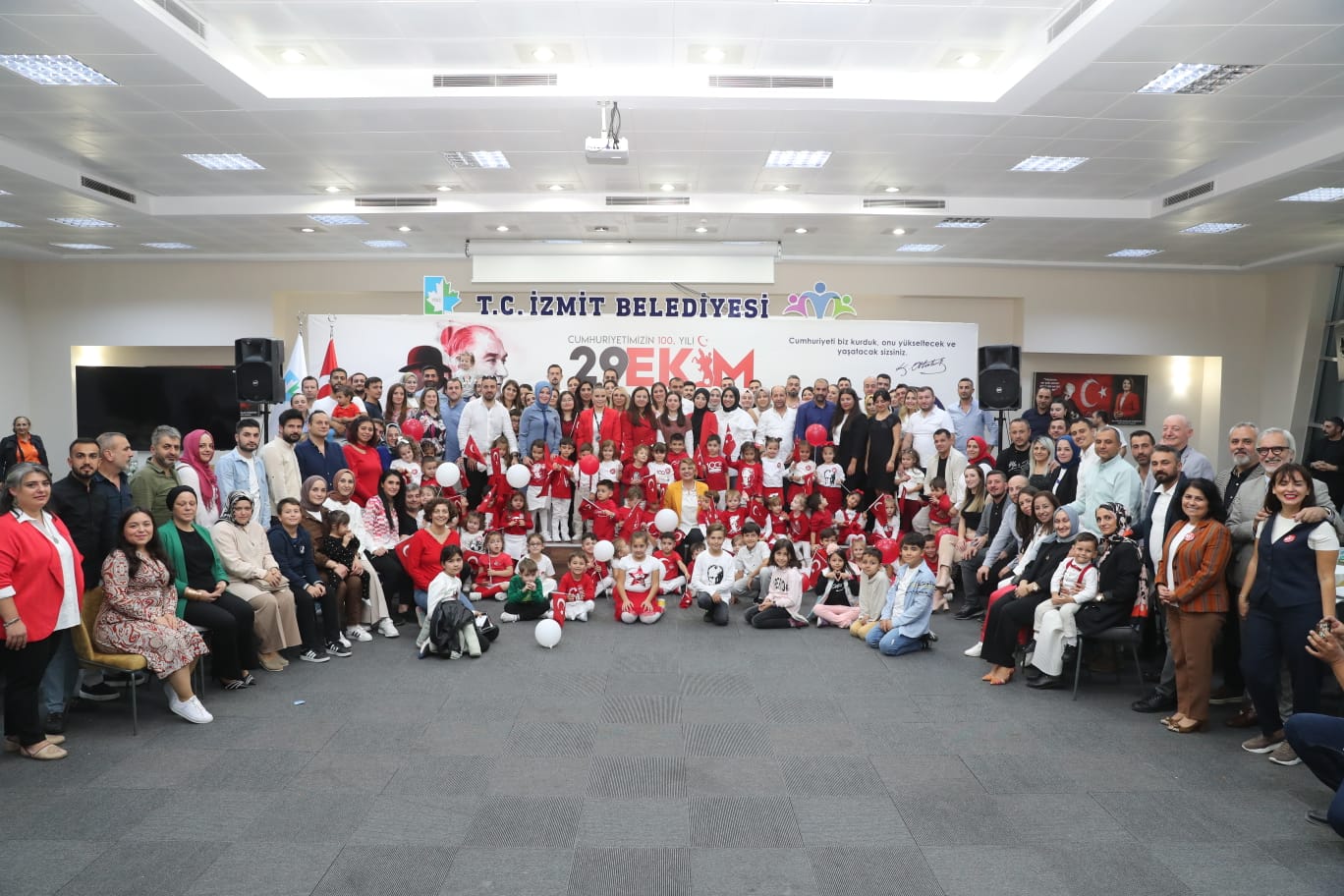 İzmit Belediyesi Çınar Çocuk Evi Cumhuriyetin 100. Yılını coşkuyla kutladı (8)