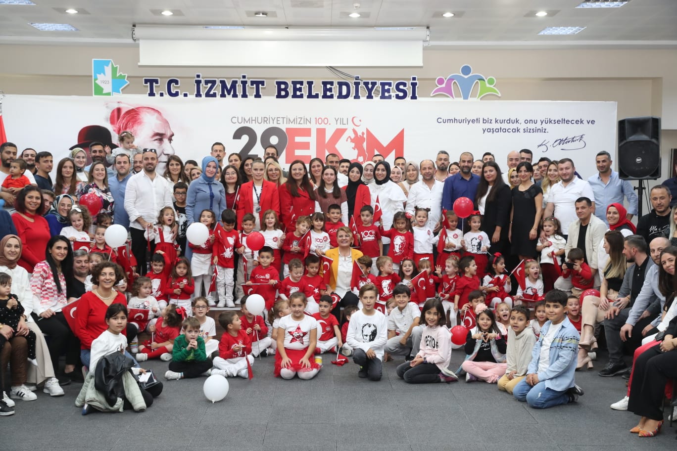 İzmit Belediyesi Çınar Çocuk Evi Cumhuriyetin 100. Yılını coşkuyla kutladı (9)