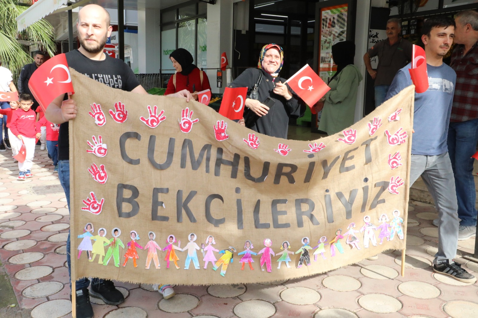 İzmit Belediyesi Çınar Çocuk Evi’nden 100. Yıl korteji (3)