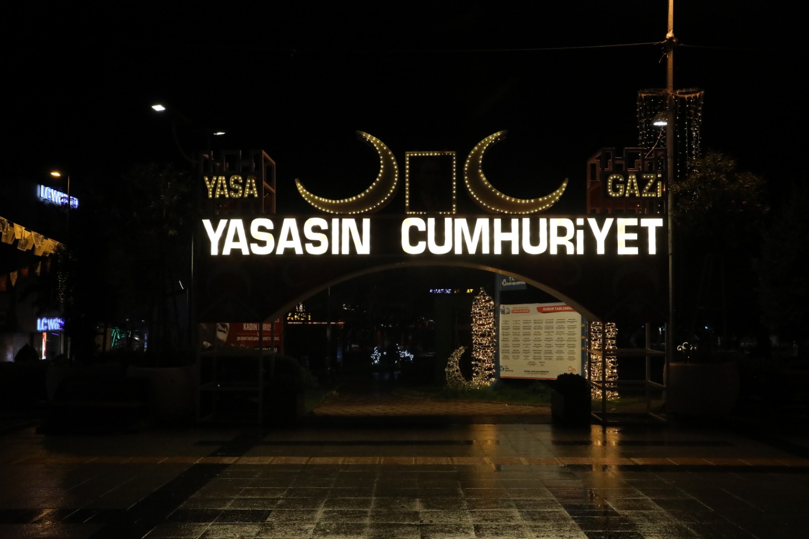 İzmit Belediyesi Cumhuriyetin 100. Yılına özel efsane takın benzerini üretti (1)