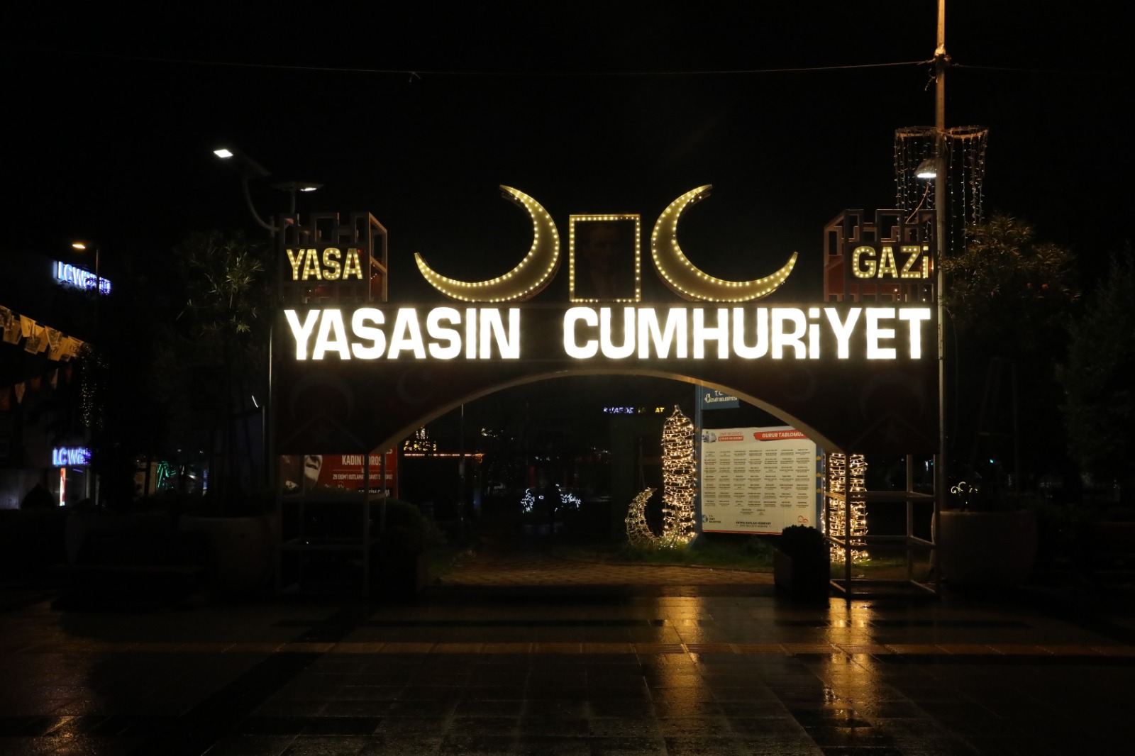 İzmit Belediyesi Cumhuriyetin 100. Yılına özel efsane takın benzerini üretti (2)