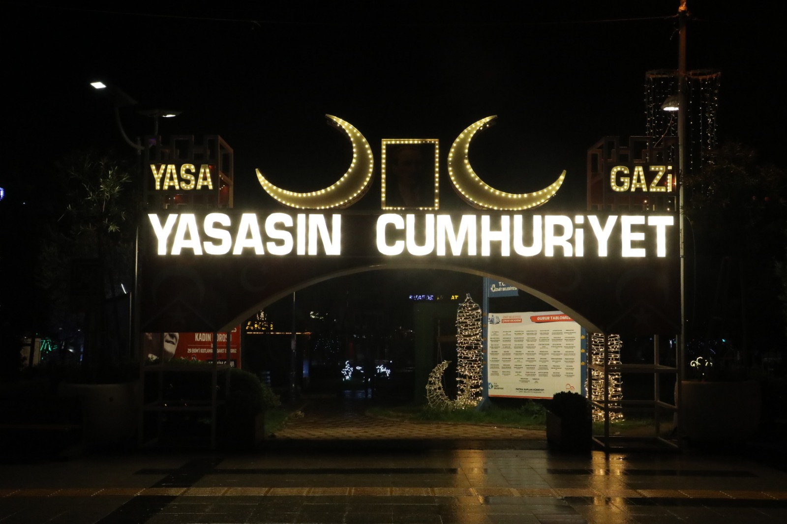İzmit Belediyesi Cumhuriyetin 100. Yılına özel efsane takın benzerini üretti (3)