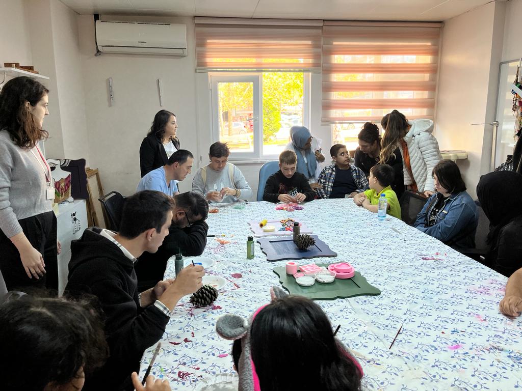 İzmit Belediyesi, Halıdere Toplum Ruh Sağlığı Merkezini ziyaret etti (10)
