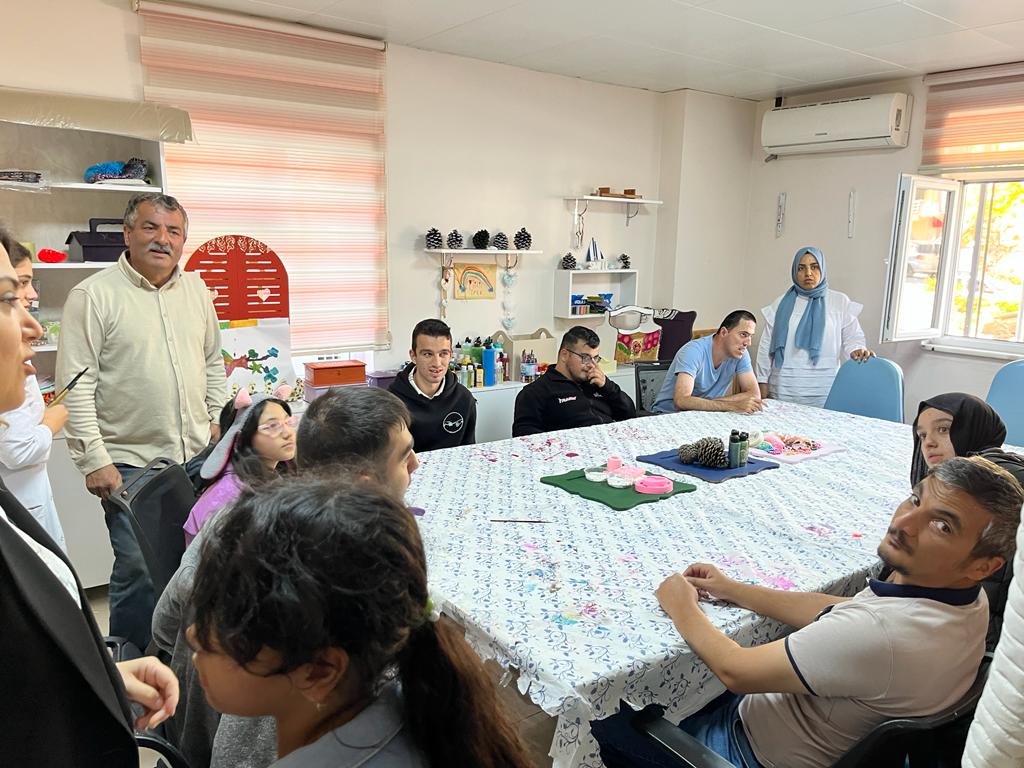 İzmit Belediyesi, Halıdere Toplum Ruh Sağlığı Merkezini ziyaret etti (5)