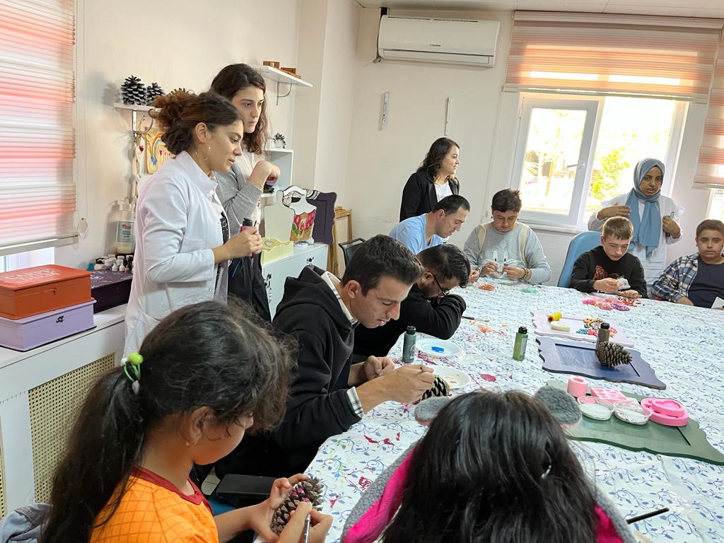 İzmit Belediyesi, Halıdere Toplum Ruh Sağlığı Merkezini ziyaret etti (6)