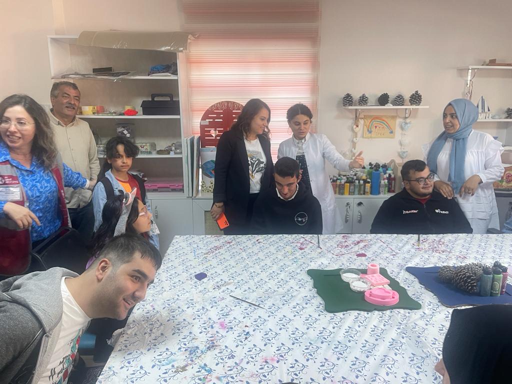 İzmit Belediyesi, Halıdere Toplum Ruh Sağlığı Merkezini ziyaret etti (8)