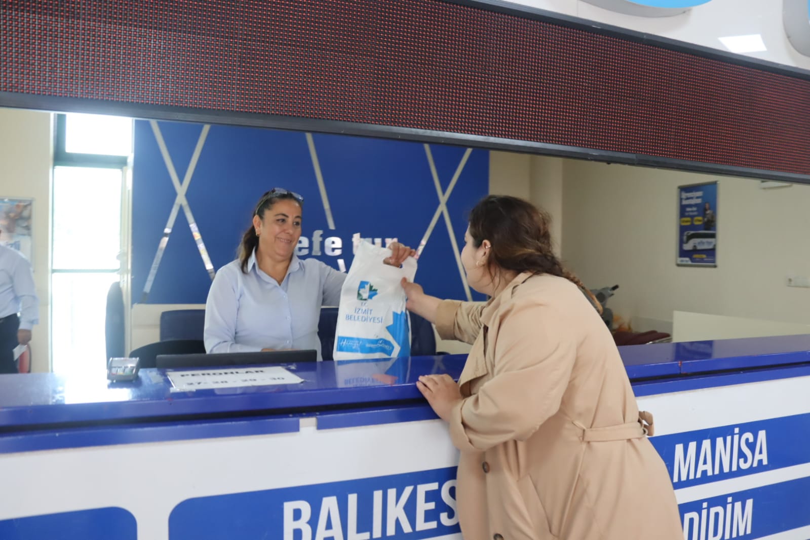İzmit Belediyesi birebir ziyaretlerle, esnafın fikirlerini almaya devam ediyor (1)