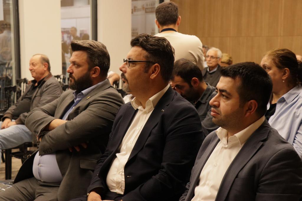 İzmit Belediyesi gazeteci Hakan Yağcıoğlu’nu söyleşide yalnız bırakmadı (4)