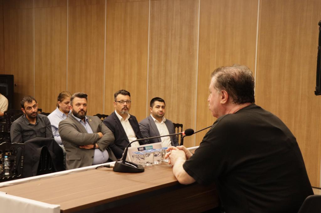 İzmit Belediyesi gazeteci Hakan Yağcıoğlu’nu söyleşide yalnız bırakmadı (6)