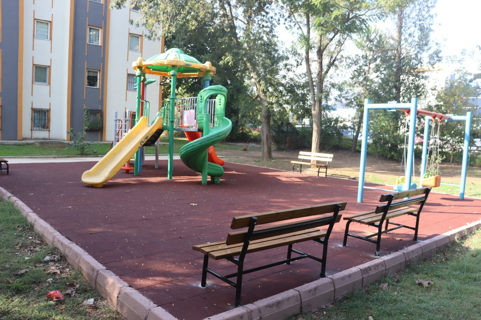 Izmit Belediyesi park ve oyun alanlarini daha güvenli ve konforlu hale getiriyor (5)
