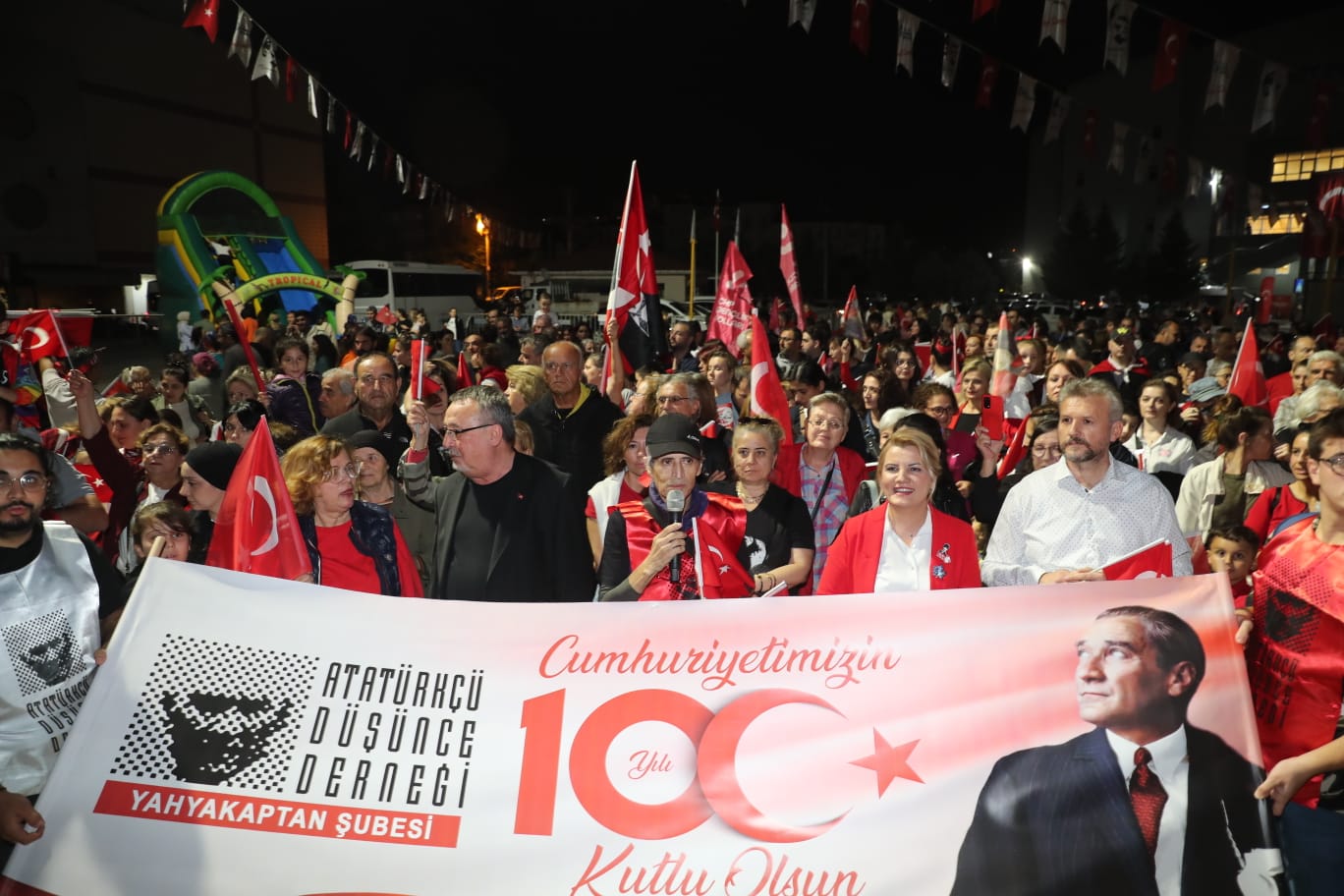 Izmit Belediyesi ve ADDden muhtesem 100. yil korteji (4)