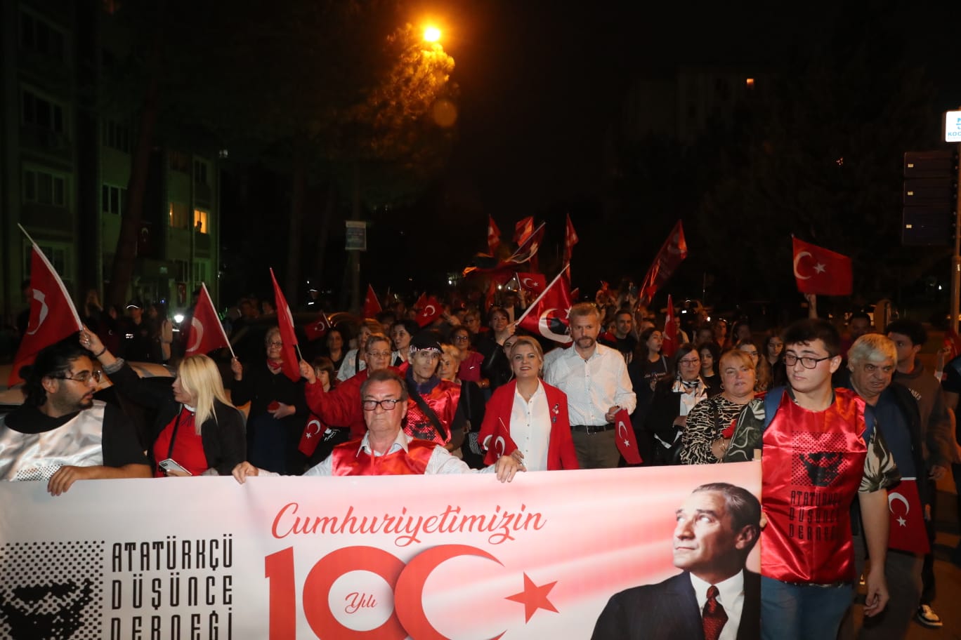 Izmit Belediyesi ve ADDden muhtesem 100. yil korteji (8)