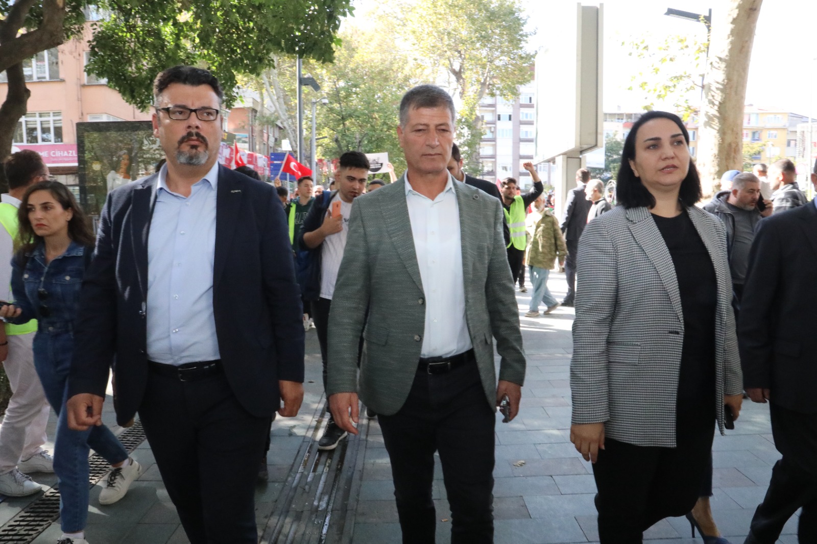 İzmit Belediyesi yöneticileri, Filistin’e destek yürüyüşüne katıldı (4)