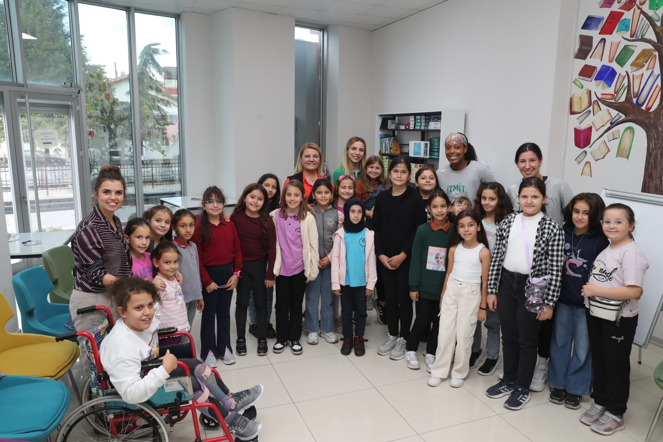 İzmit Belediyesinden Dünya Kız Çocukları Günü’nde anlamlı etkinlik (3)