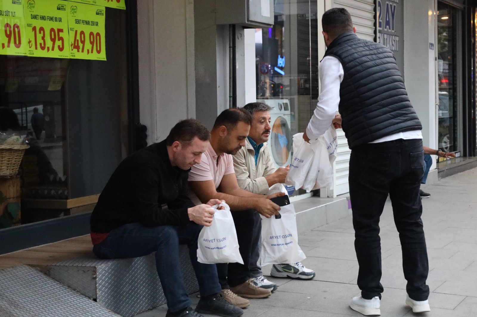 İzmit Belediyesi’nden emekçilerin yüzünü güldüren ikram (4)